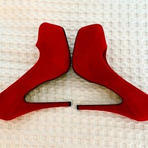 Ruby Red Dorothy Valentine's Suede Heels. Size 7.5.
